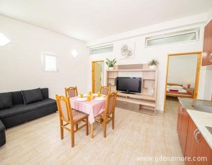 Apartments Dragojevic, , private accommodation in city Obala bogisici, Montenegro - 3kEUKgqg